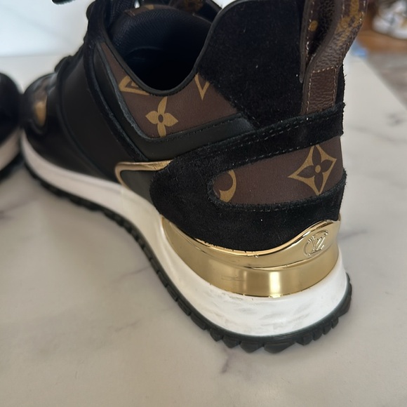 Louis Vuitton Sneakers - Picture 6 of 13